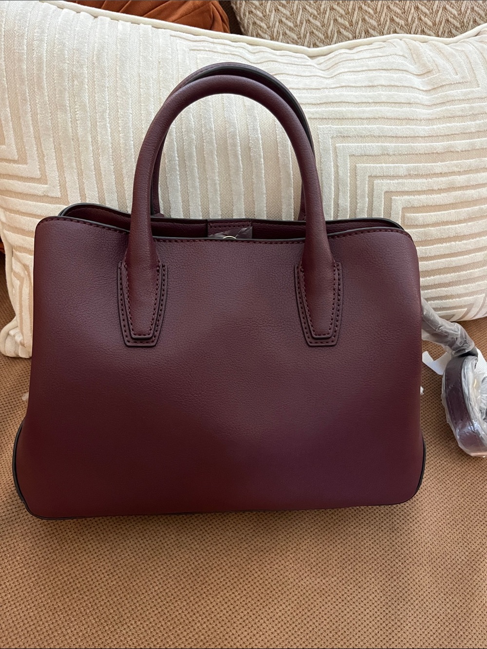 New Burgundy/wine Structured purse Satchel w/Gold Hardware - Picture 4 of 5